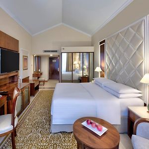 Executive Executive lounge access Guest room 1 King